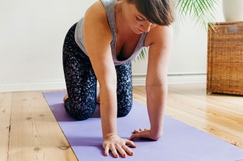 Yoga-Talk: Diese Übungen helfen bei Schmerzen im Handgelenk