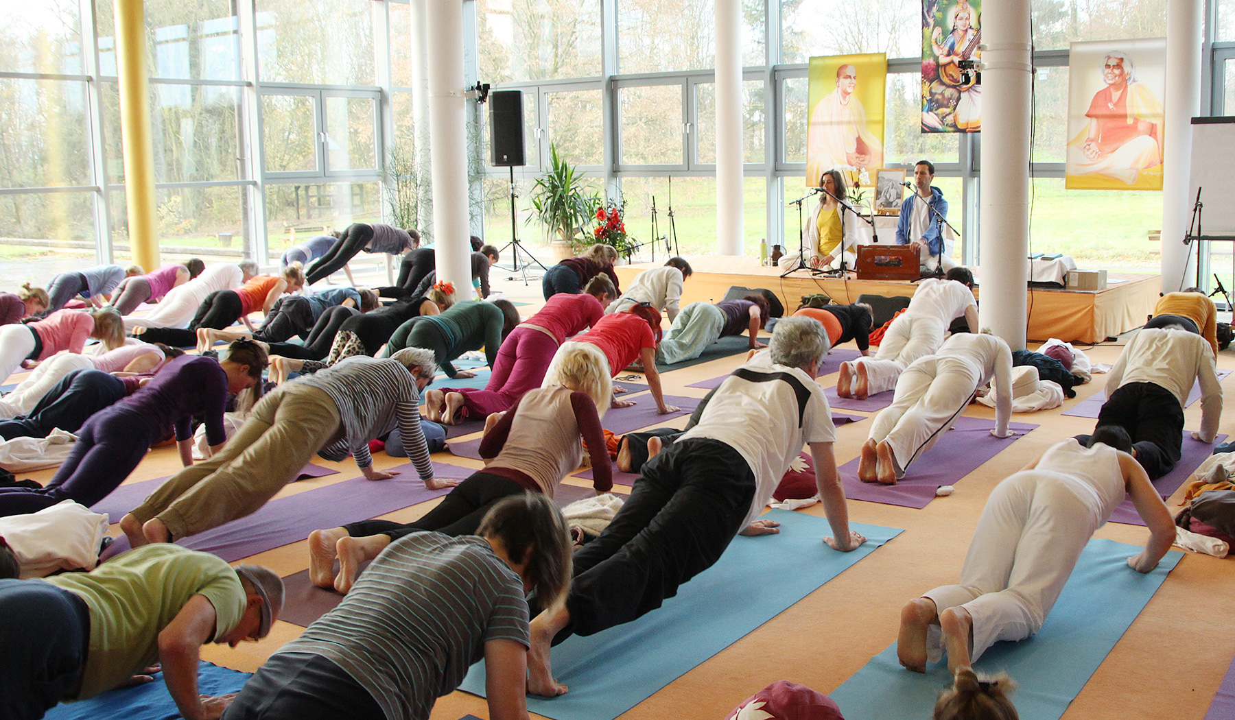 Yoga Vidya In 4 Wochen 2 Oder 3 Jahren Yogalehrer In Werden