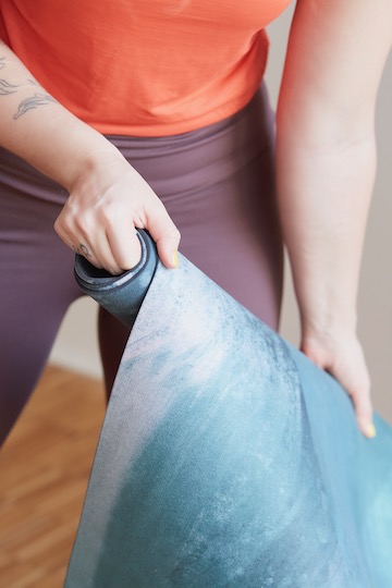 Sheila mit Obove im Yogamattentest